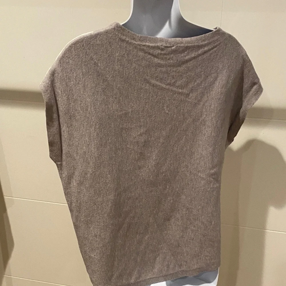 Color Block Top - Picture 2 of 4